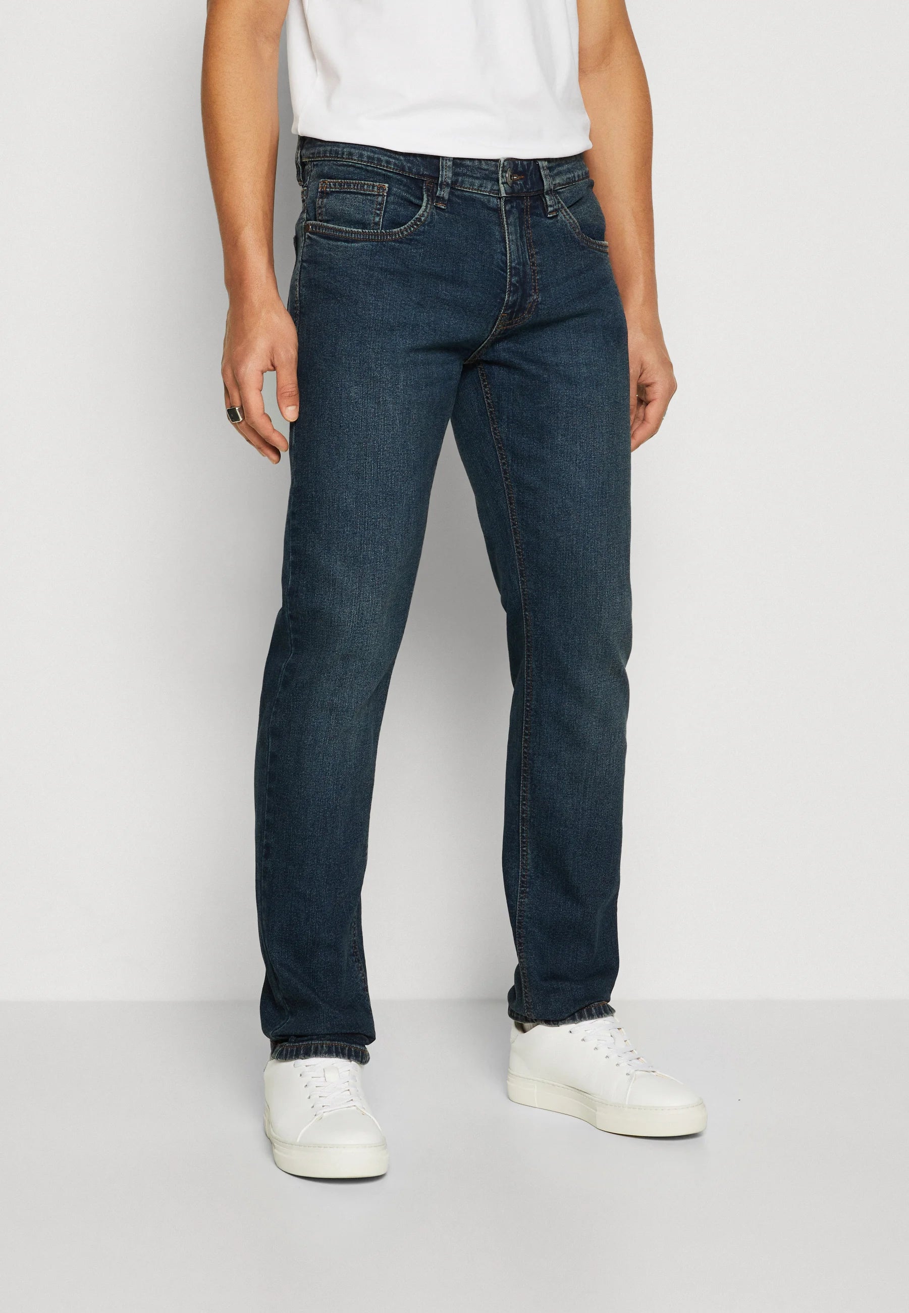Modische Jeans