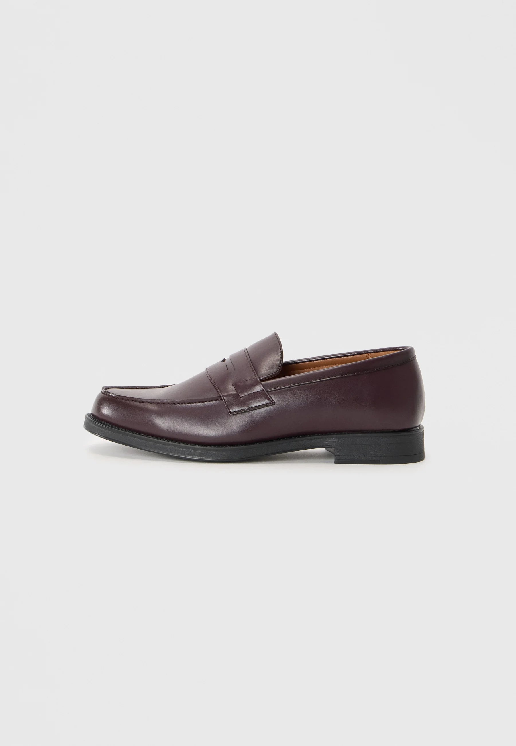 Eleganter Schuh ohne Schnürsenkel